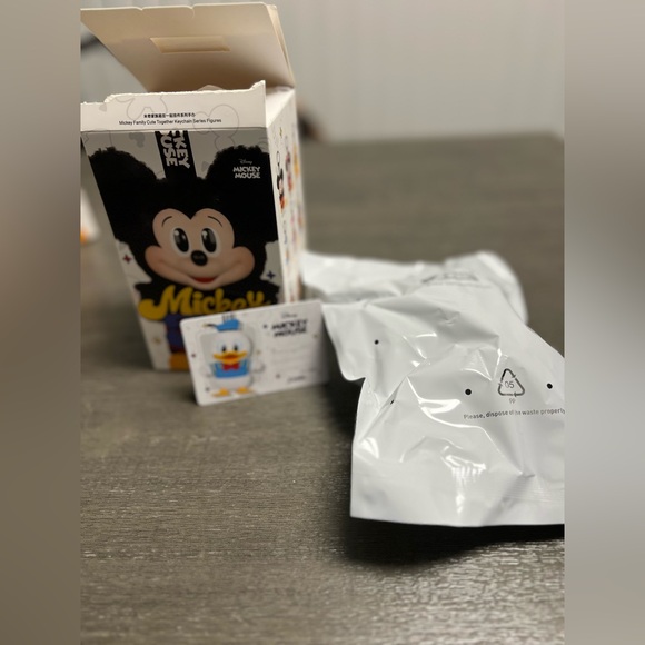 100% AUTHENTIC - Mickey Family “Donald Duck” Plush POP MART - Picture 2 of 6